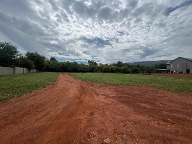 1 935 m² Land available in The Coves