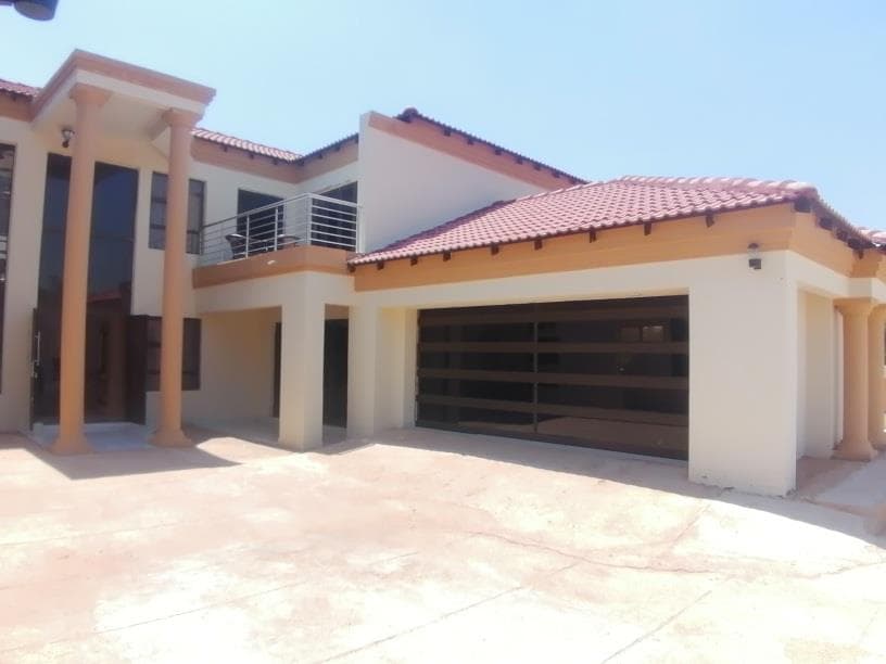 6 Bedroom House in Seasons Lifestyle Estate