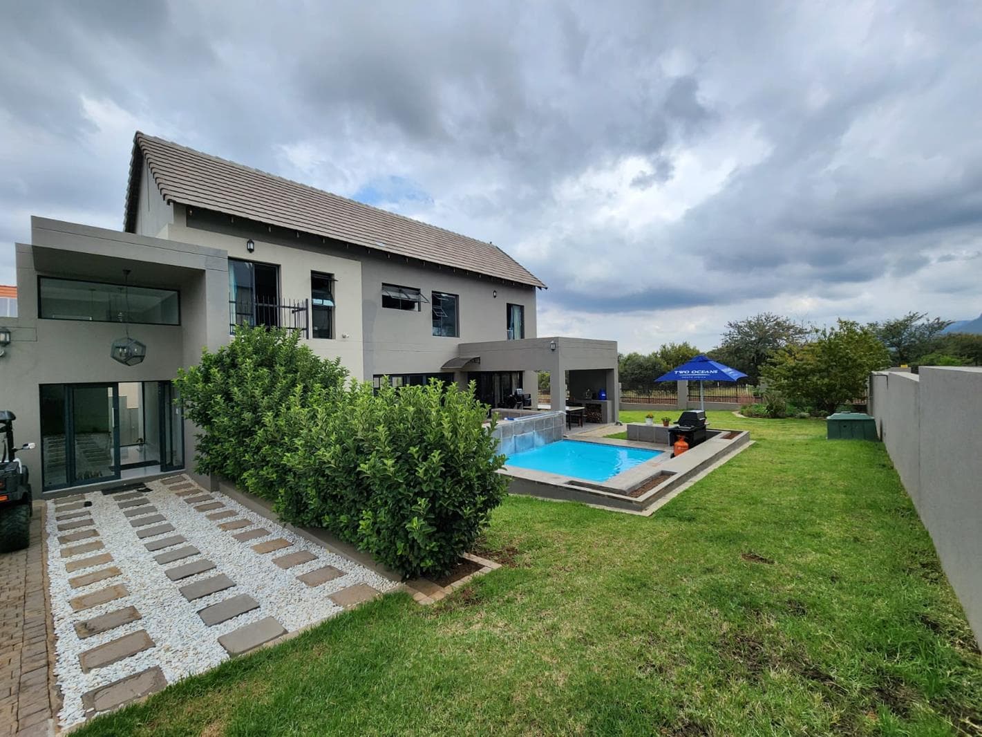 3 Bedroom House in Kosmos