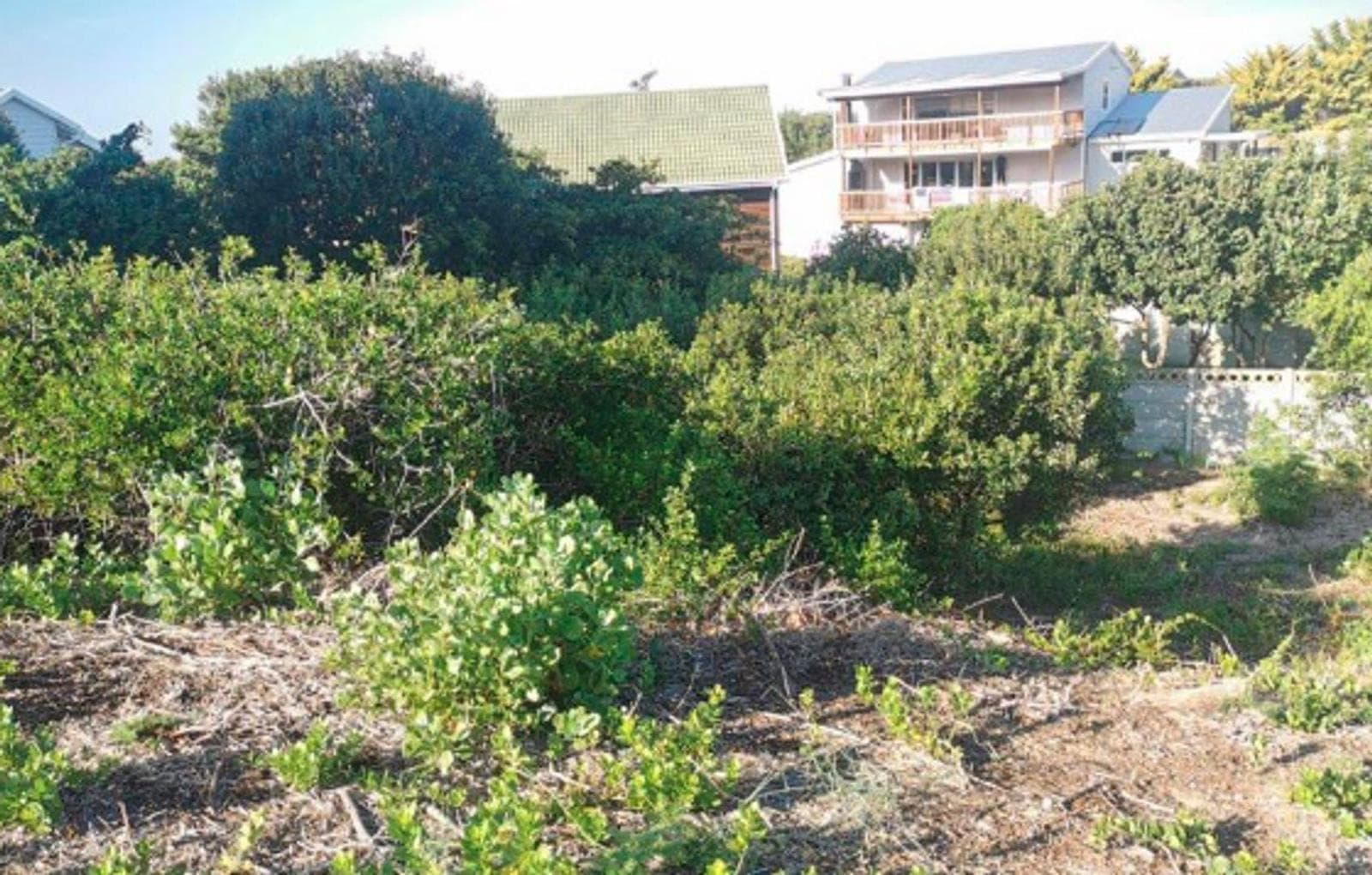 700 m² Land available in Hersham