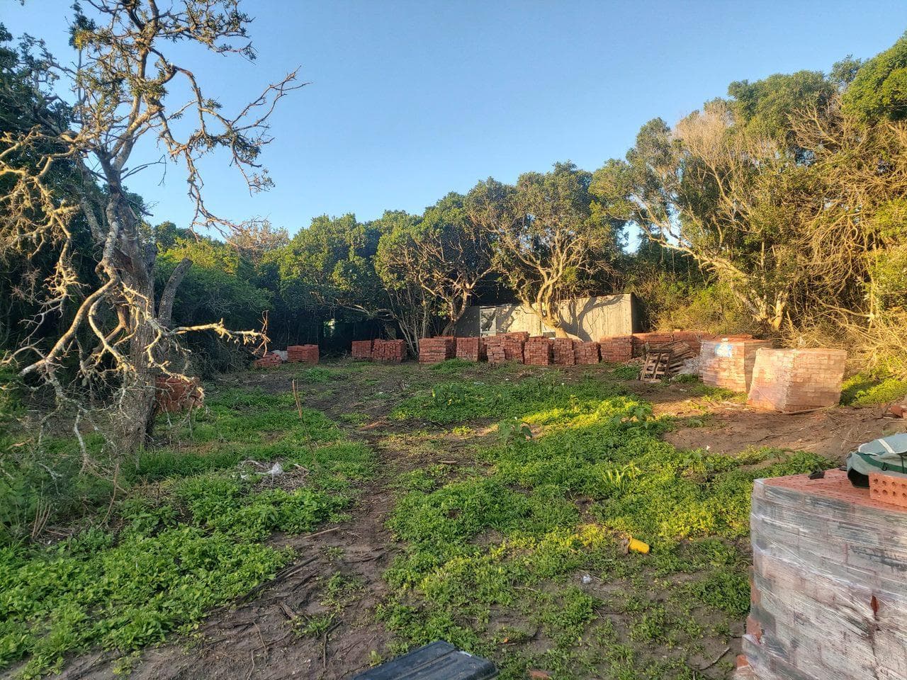 775 m² Land available in Begha