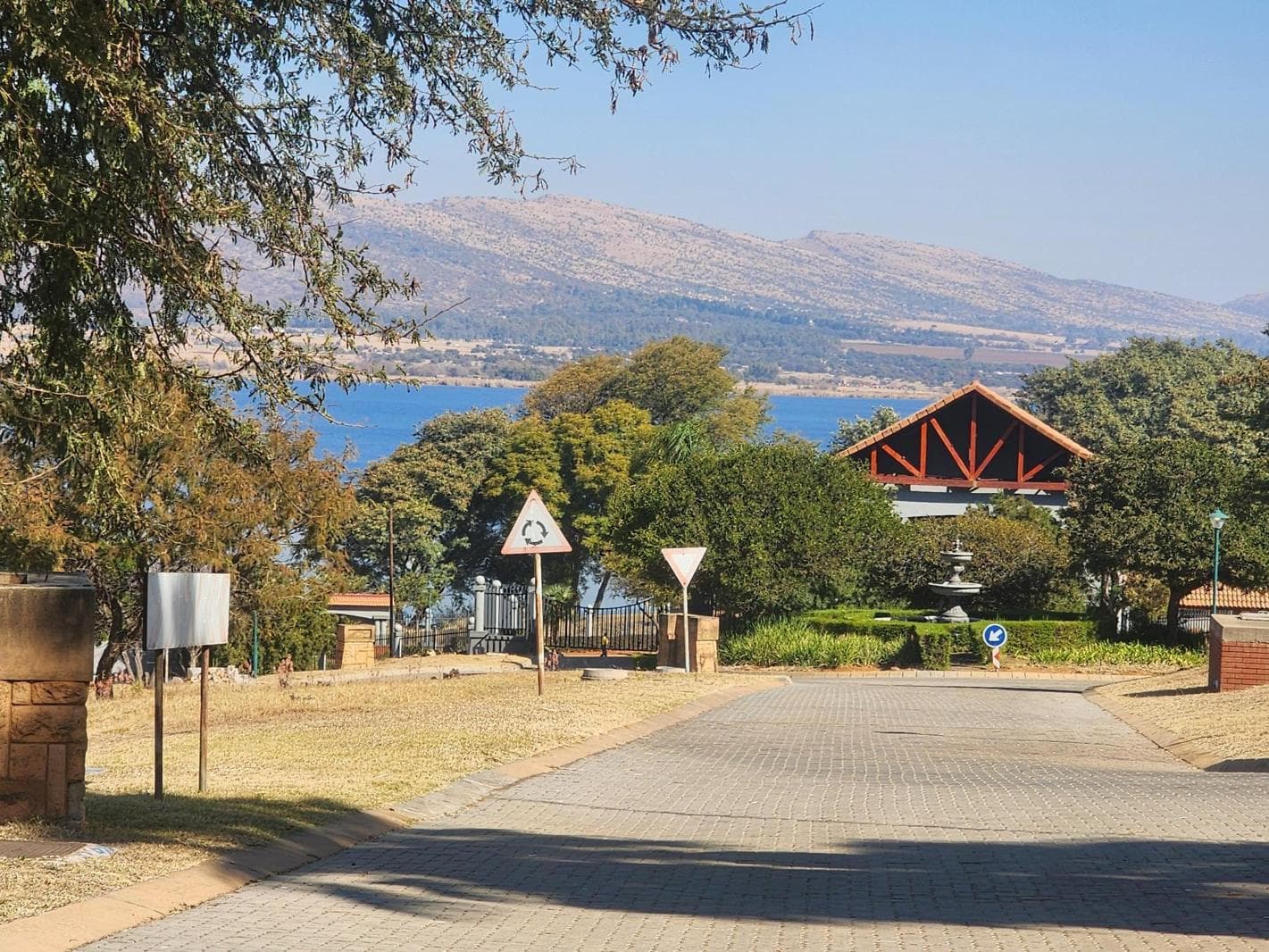 511 m² Land available in Kosmos
