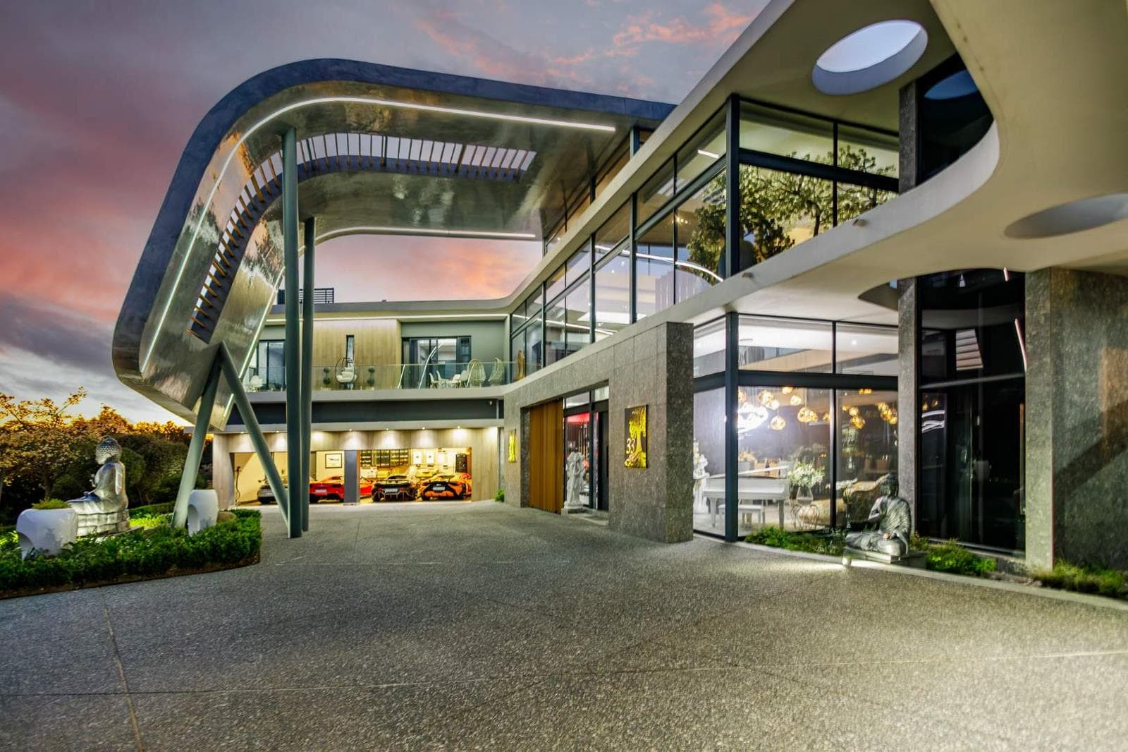 6 Bedroom House in Steyn City