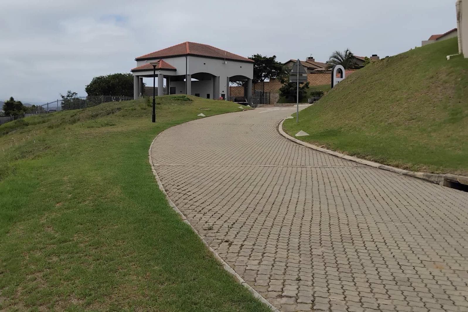 832 m² Land available in Reebok