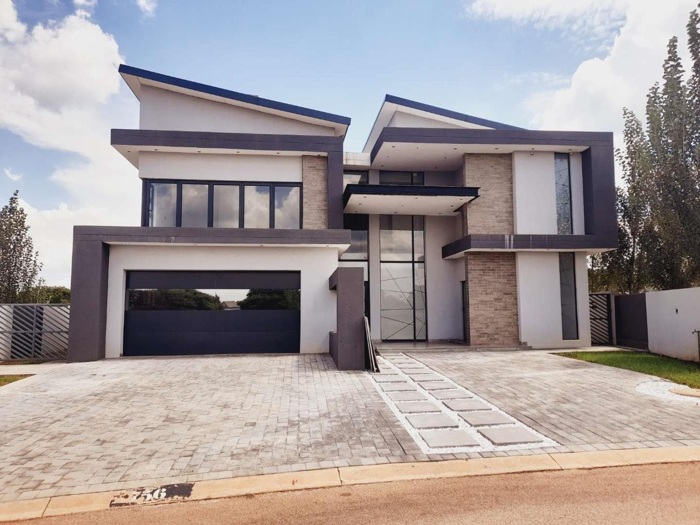 6 Bedroom House in Gateway Manor