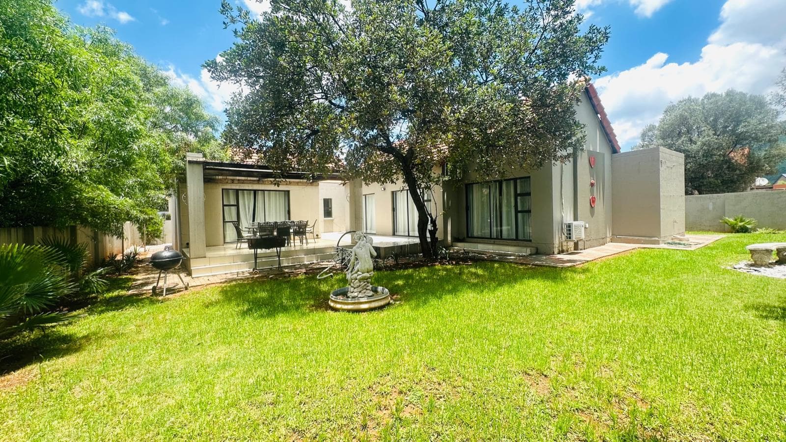 4 Bedroom House in Leloko