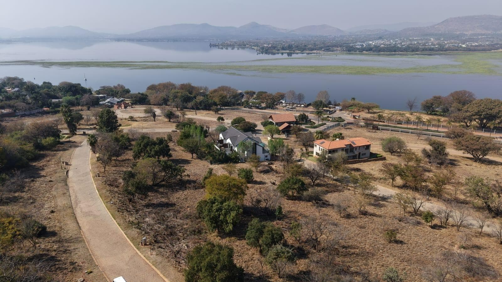 727 m² Land available in Kosmos
