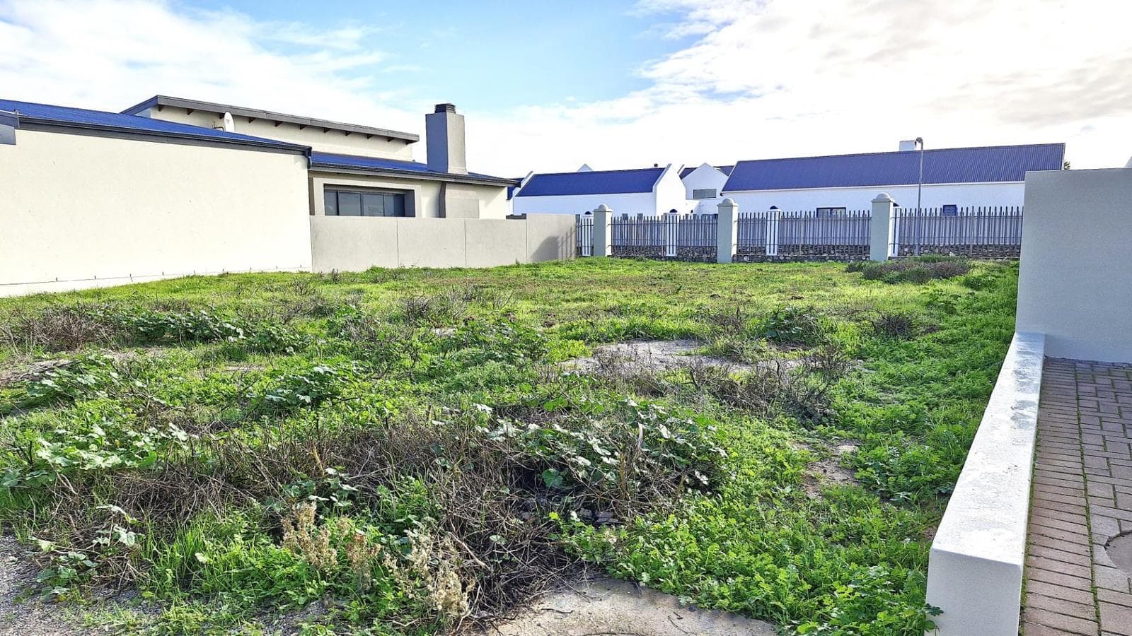 400 m² Land available in Sunset Estate