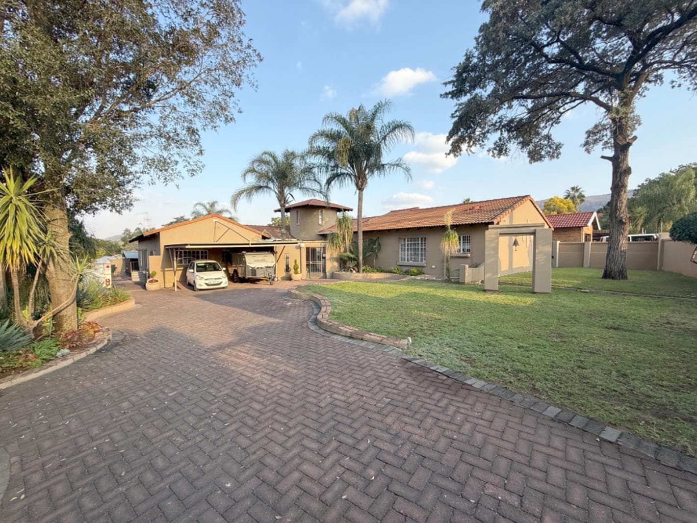 5 Bedroom House in Geelhoutpark