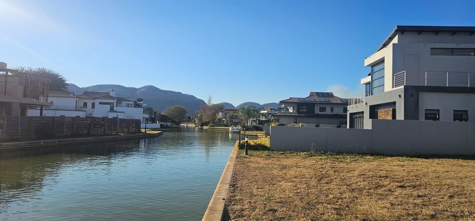 998 m² Land available in The Islands Estate