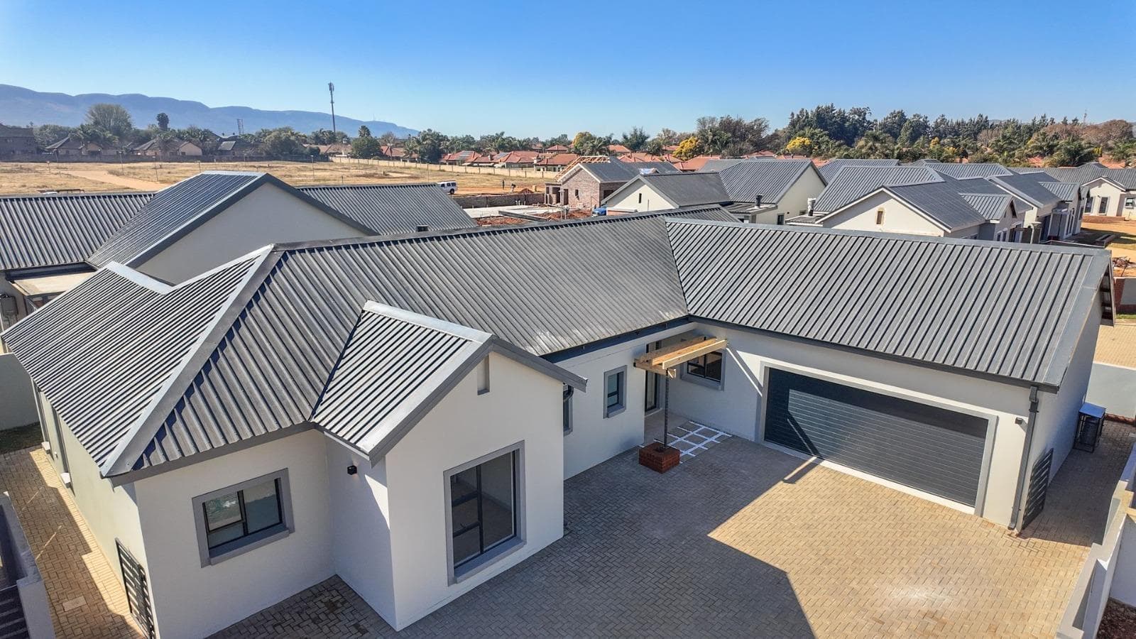 4 Bedroom House in Melodie