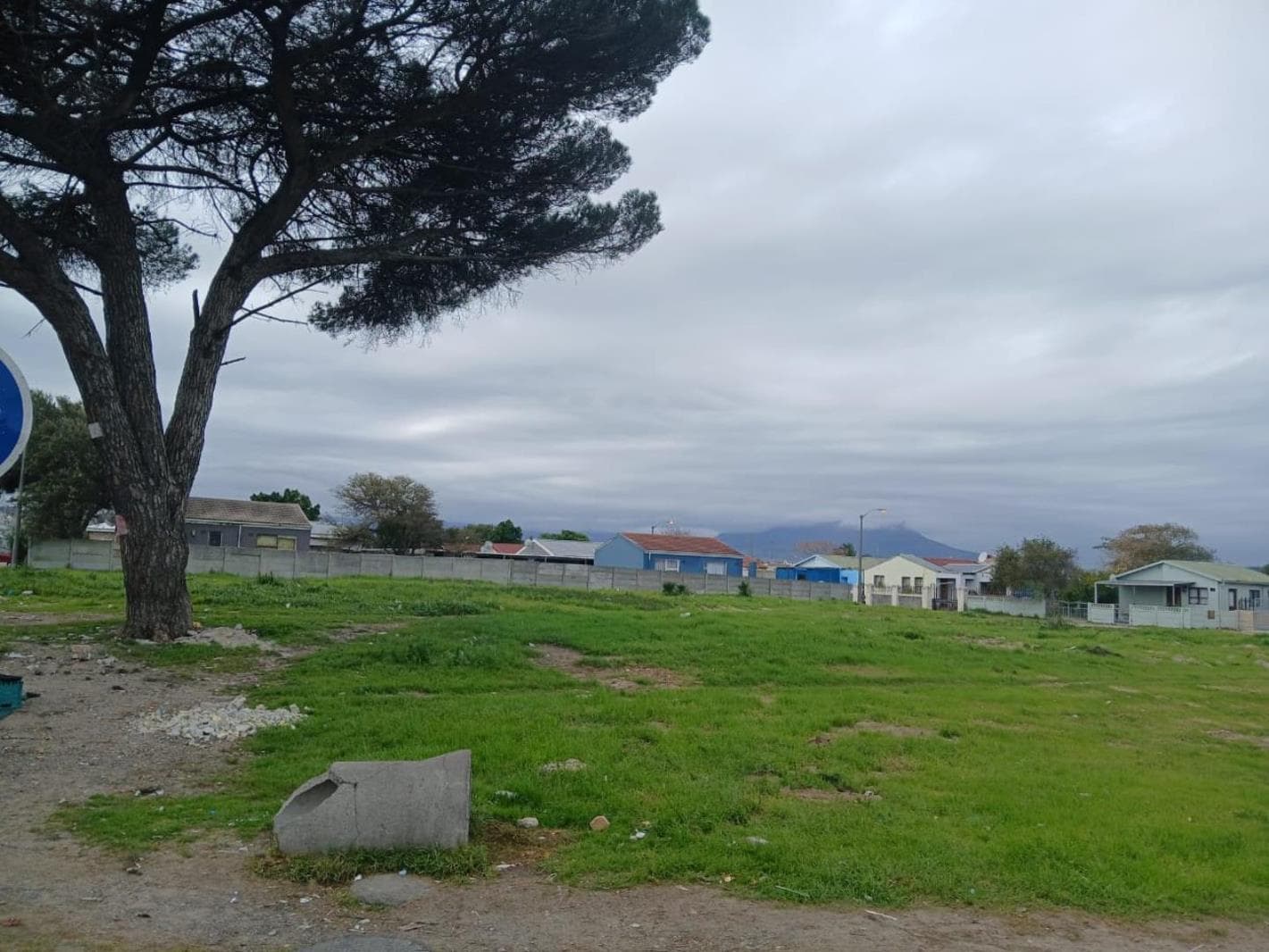 1 352 m² Land available in Clairewood