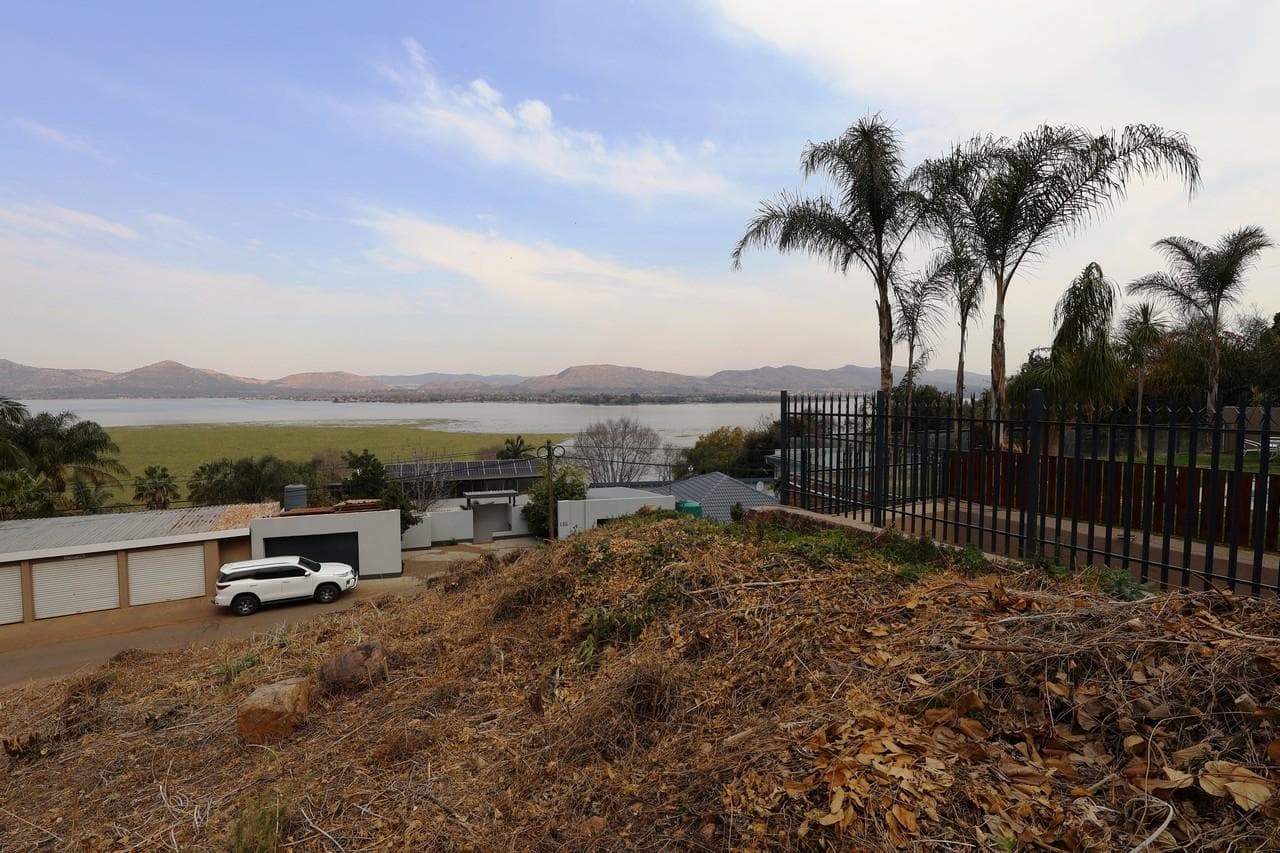 851 m² Land available in Kosmos