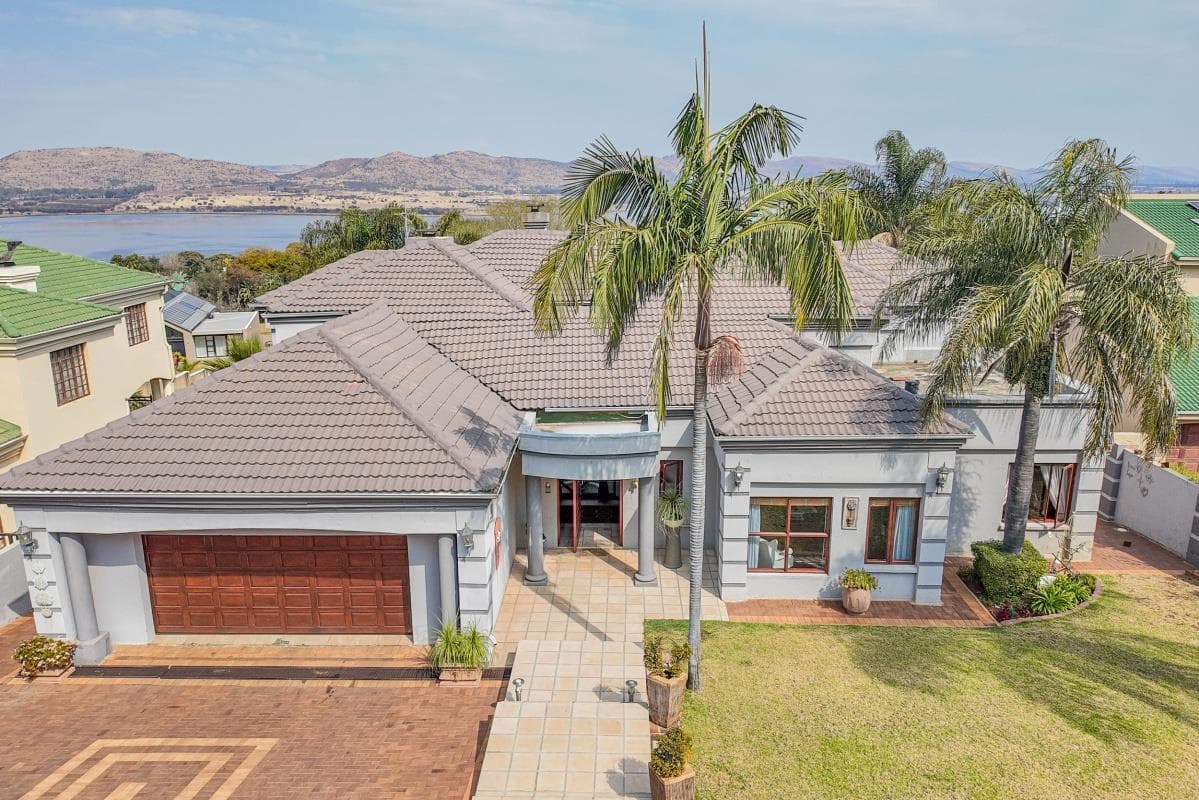 5 Bedroom House in Kosmos Ridge