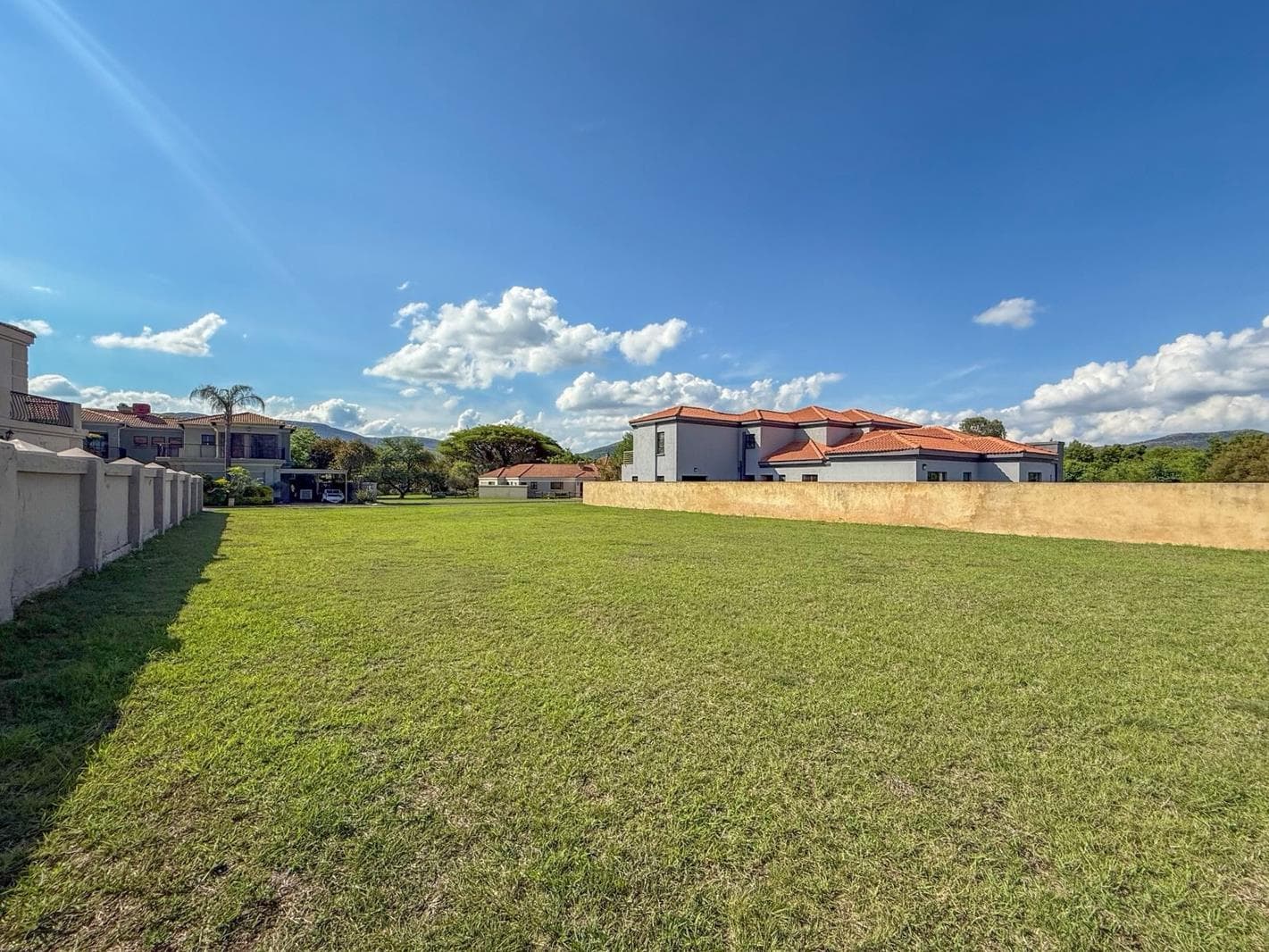 869 m² Land available in Westlake Estate