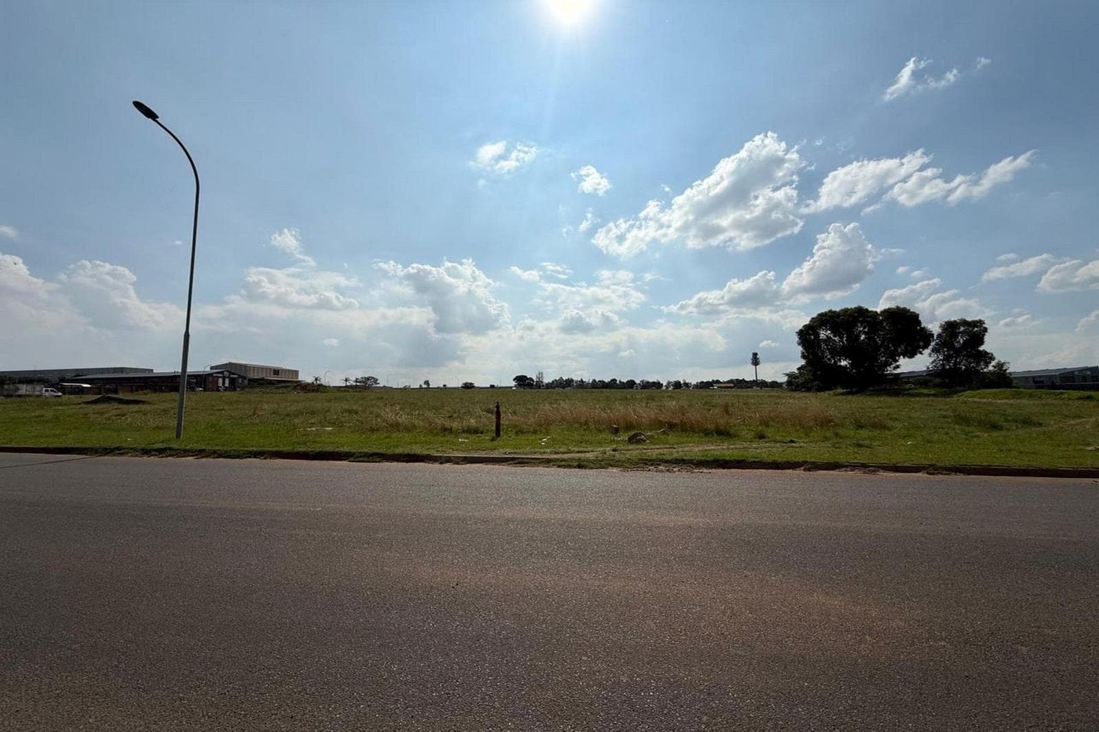 1.7 ha Land available in Aerorand