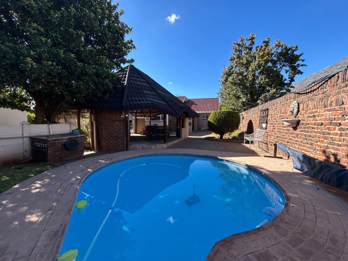 4 Bedroom House in Monument Heights