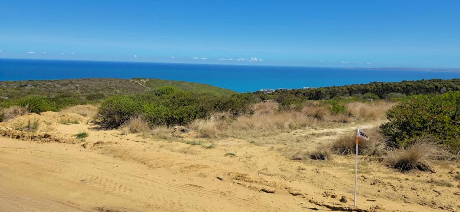 897 m² Land available in Paradise Coast