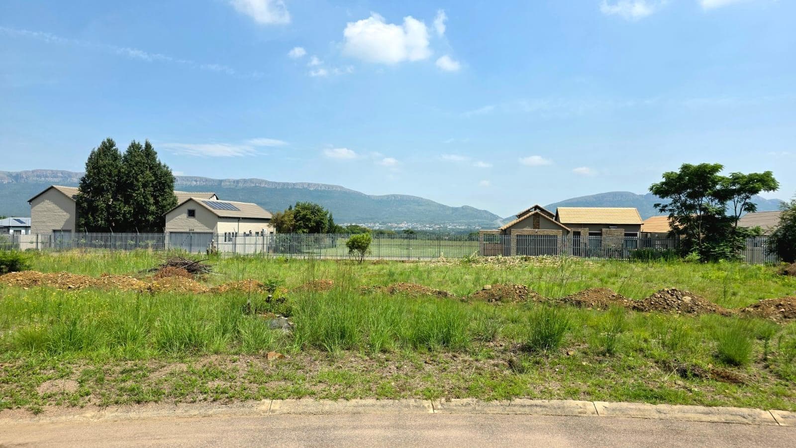 682 m² Land available in Everglades Estate