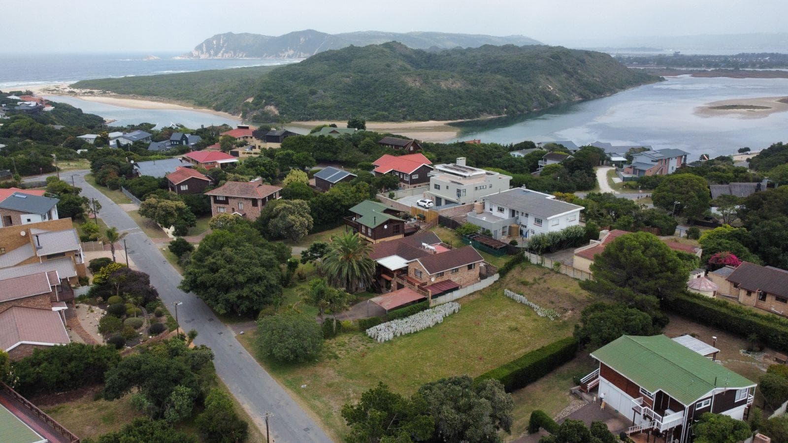 1 115 m² Land available in Sedgefield Central