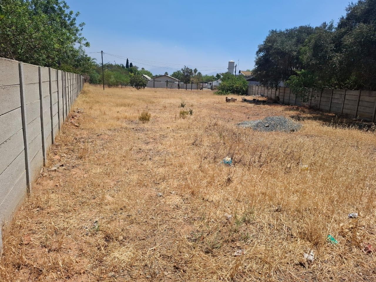 1 887 m² Land available in Worcester West