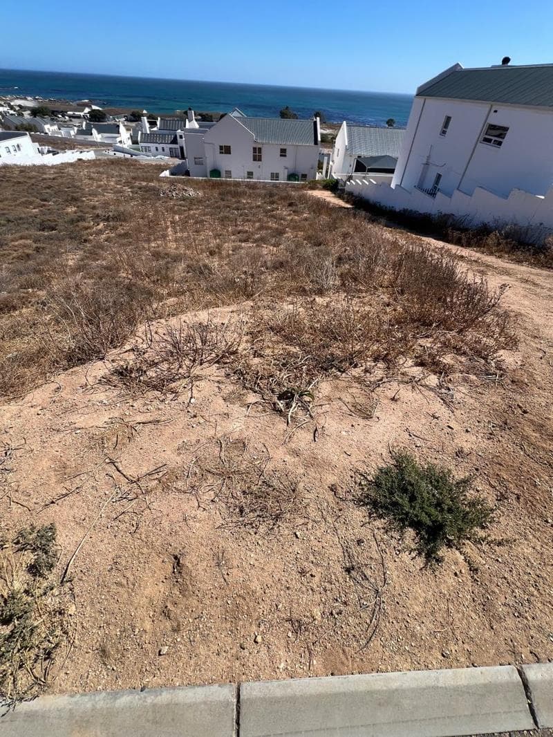 776 m² Land available in Da Gama Bay