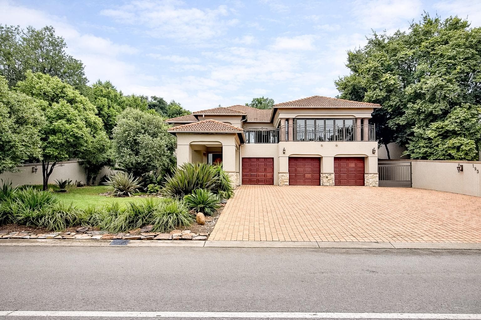 5 Bedroom House in Xanadu