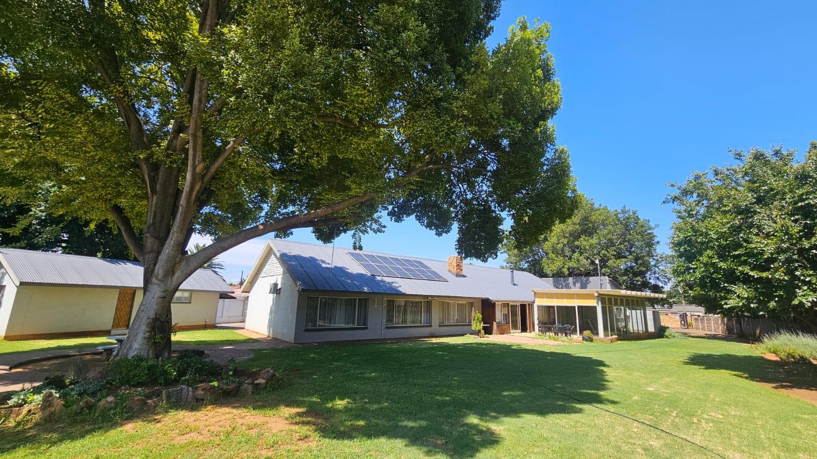 6 Bedroom House in Irene Park