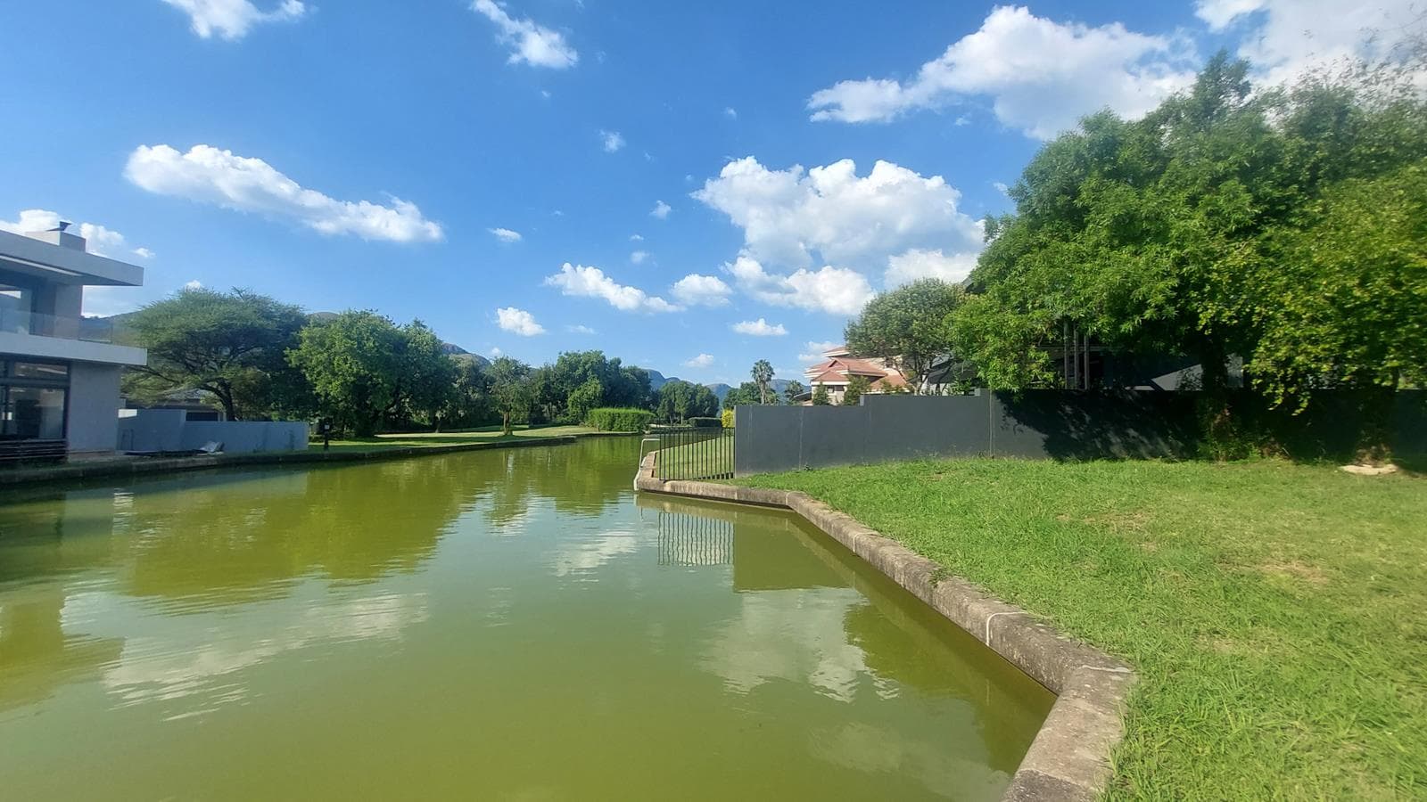 1 083 m² Land available in The Islands Estate