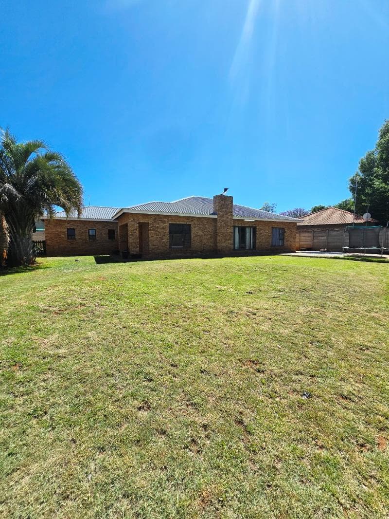2 Bedroom House in Adamayview
