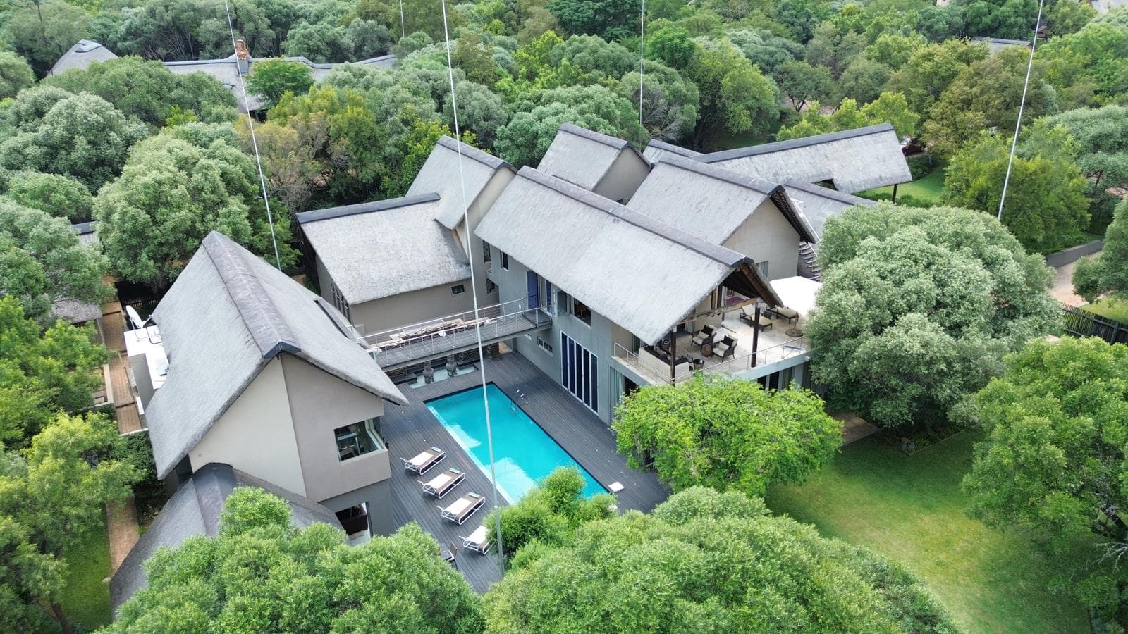 7 Bedroom House in Kshane Lake Lodge