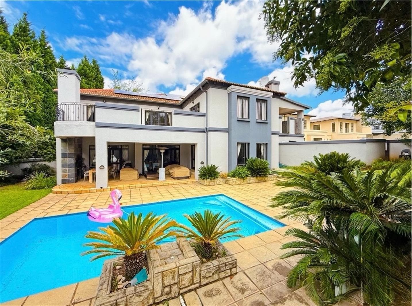 6 Bedroom House in Dainfern Valley