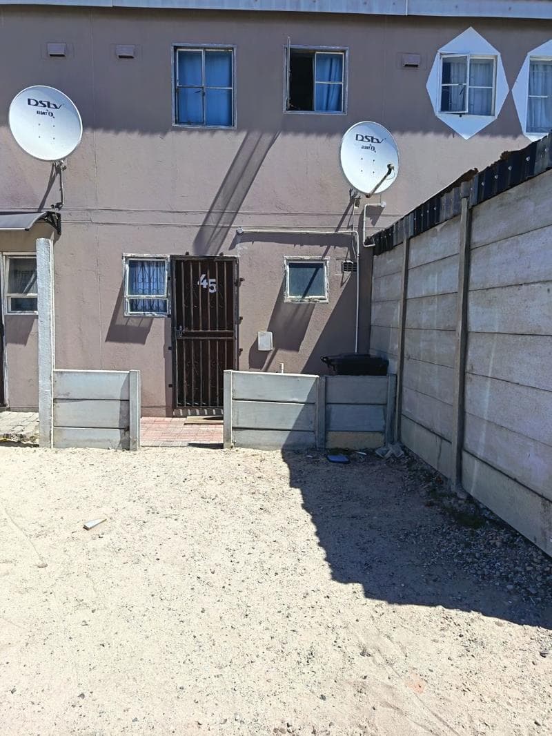 2 Bedroom Townhouse in Pelikan Park
