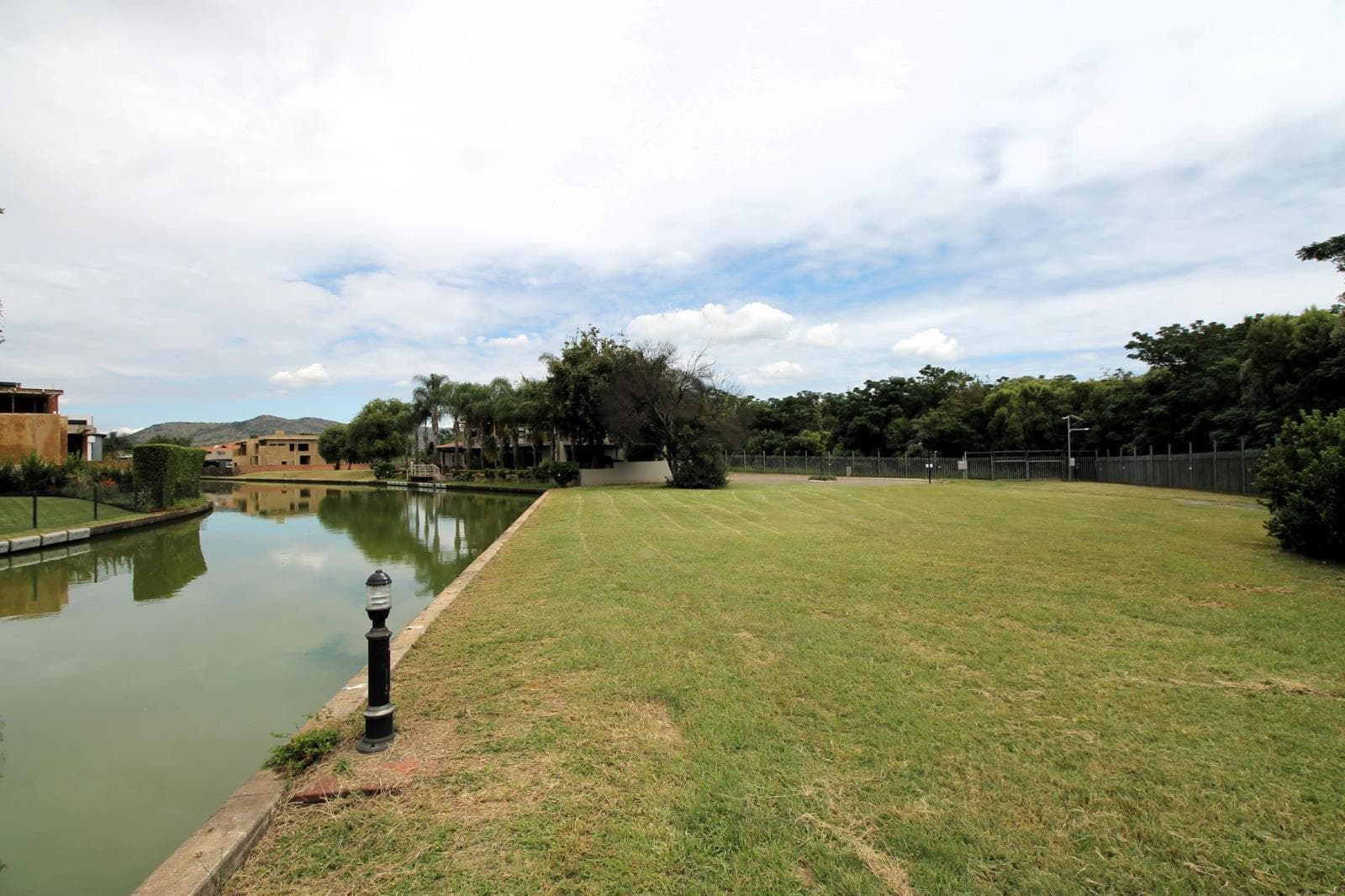 971 m² Land available in The Islands Estate