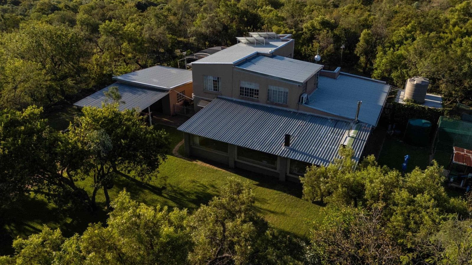 5 Bedroom House in Broederstroom