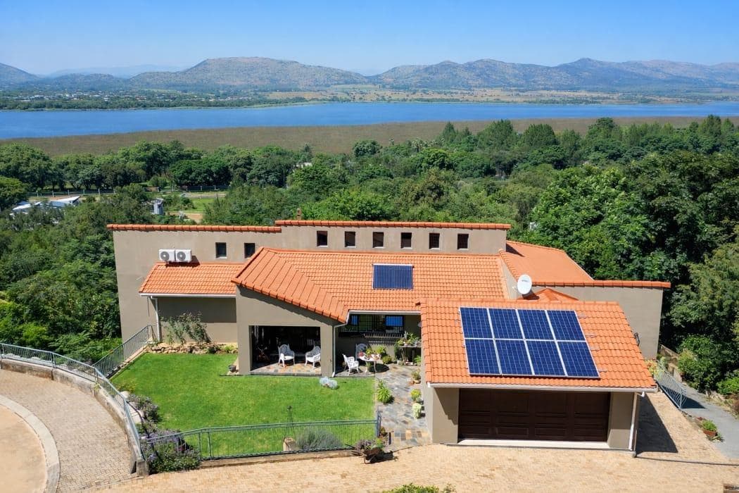 3 Bedroom House in Kosmos