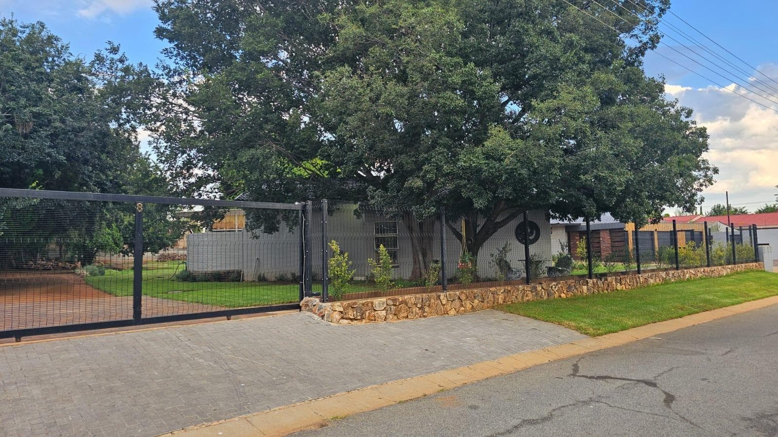 8 Bedroom House in Irene Park