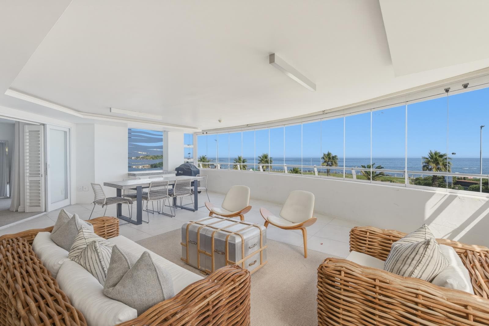 4 Bedroom Apartment in Mouille Point