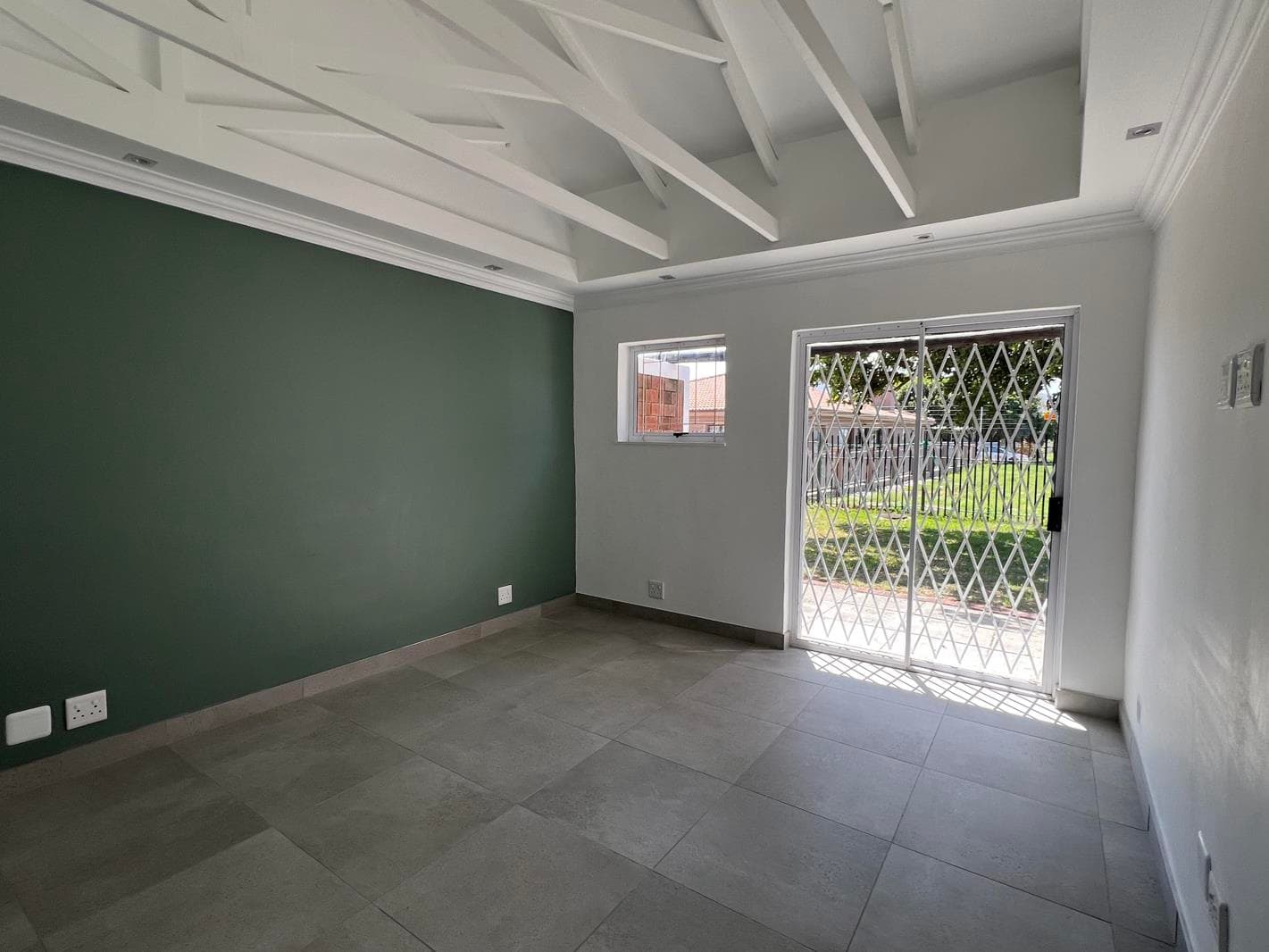 Studio Apartment in Westcliff