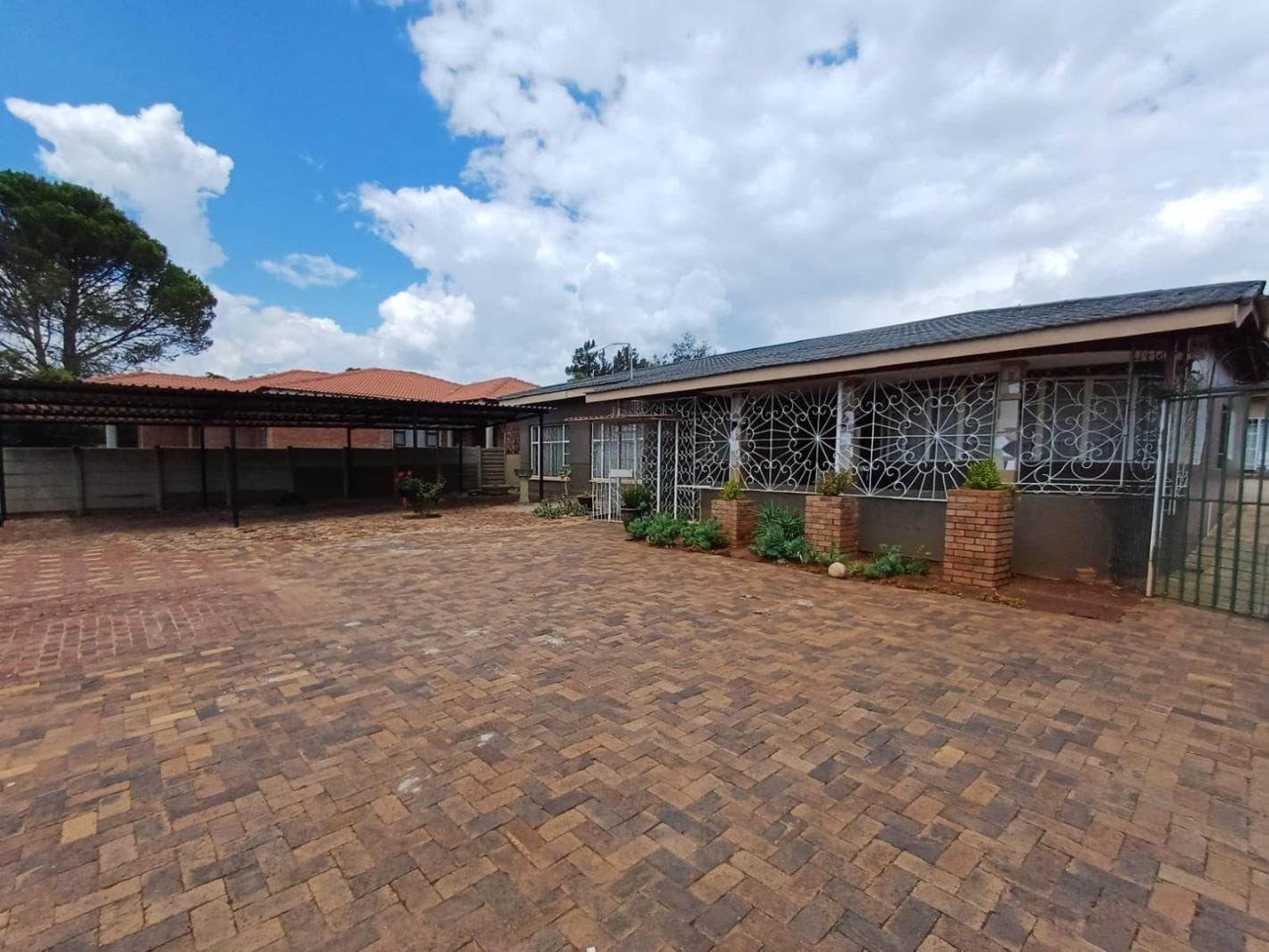 5 Bedroom House in Elandia