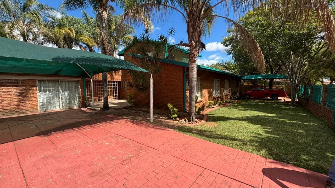 5 Bedroom House in Flora Park