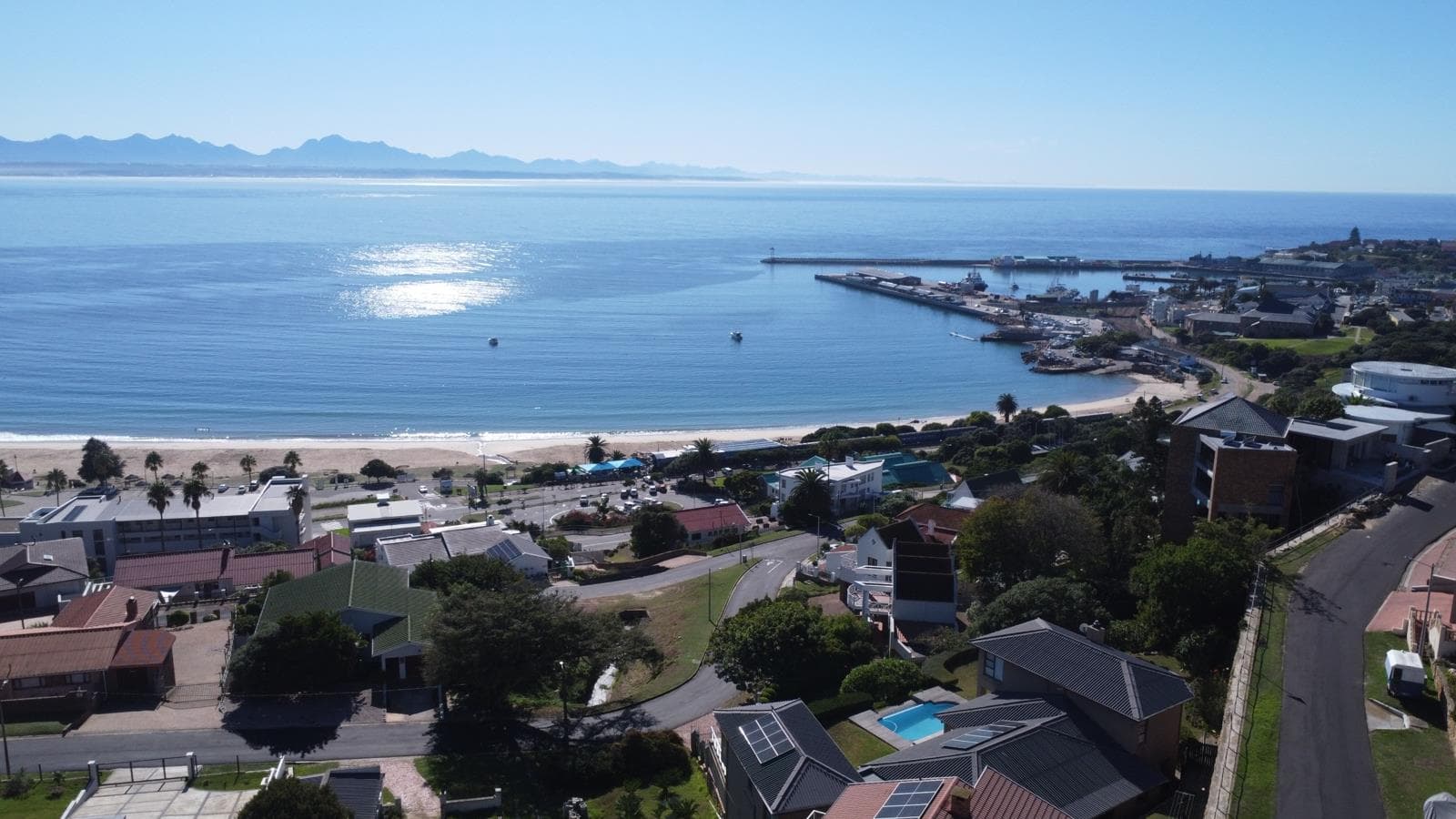 1 864 m² Land available in Santos Bay