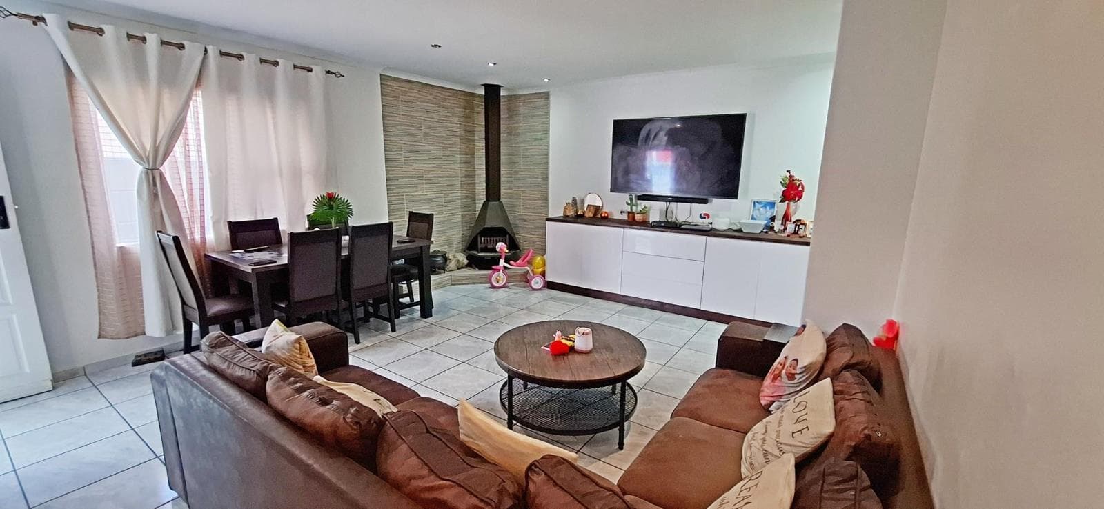 Property for sale in Broadlands