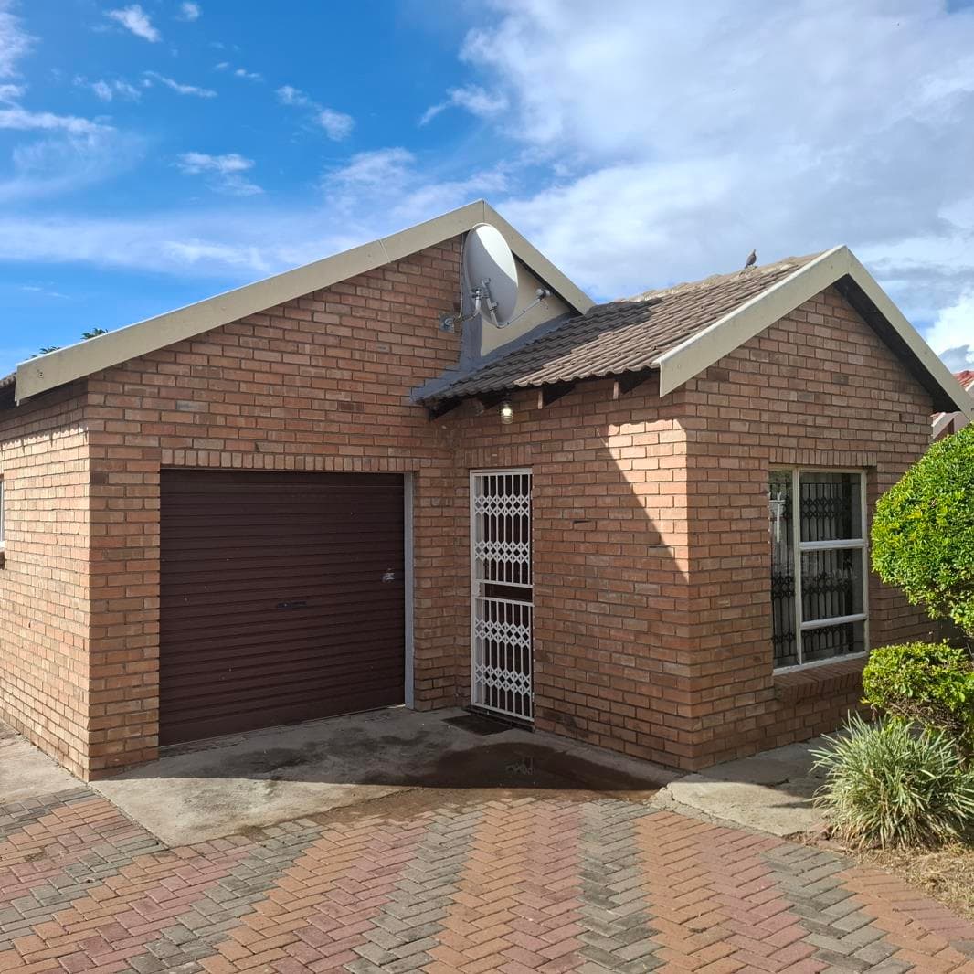 2 Bedroom House in African Jewel