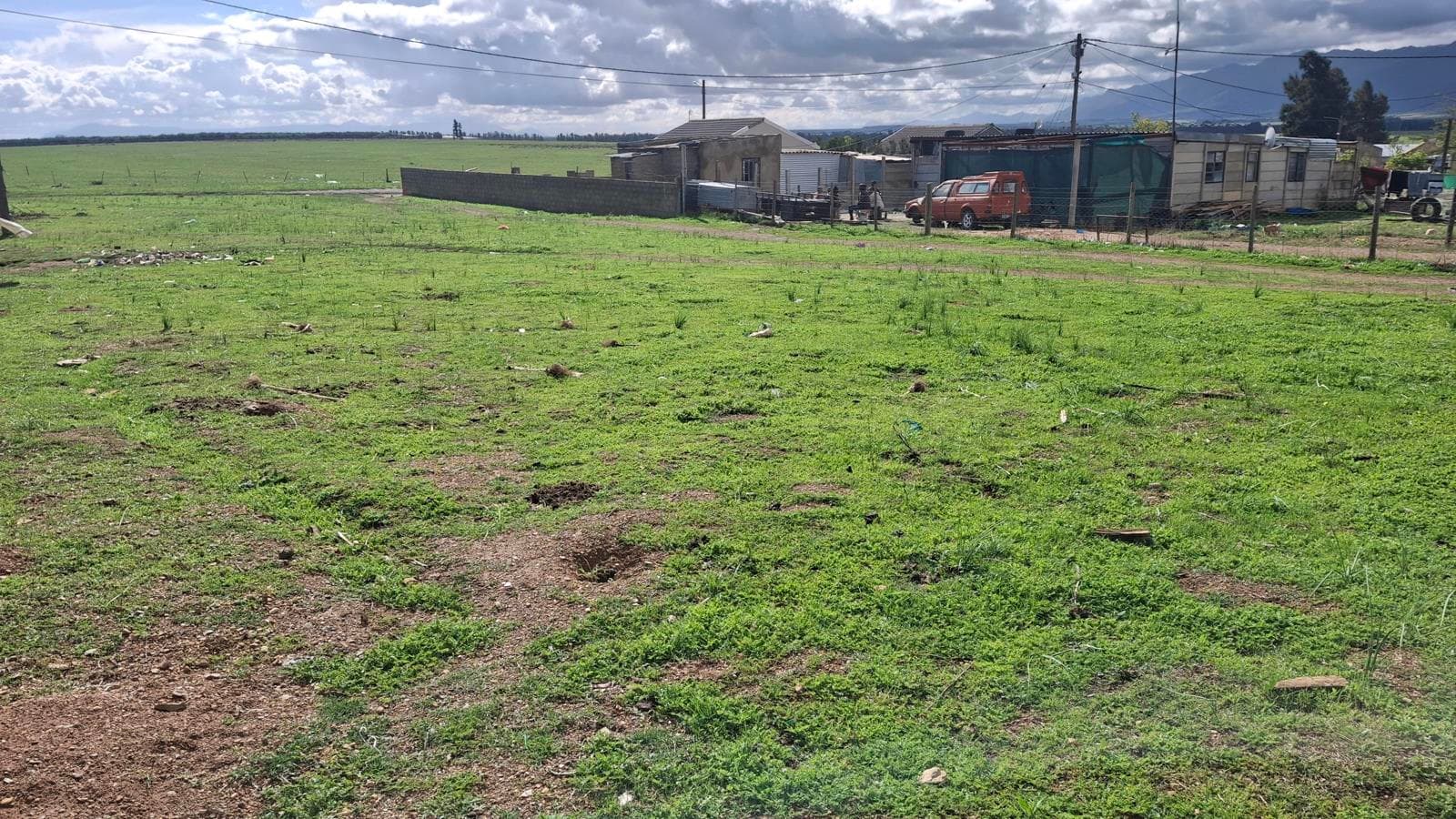 600 m² Land available in Saron