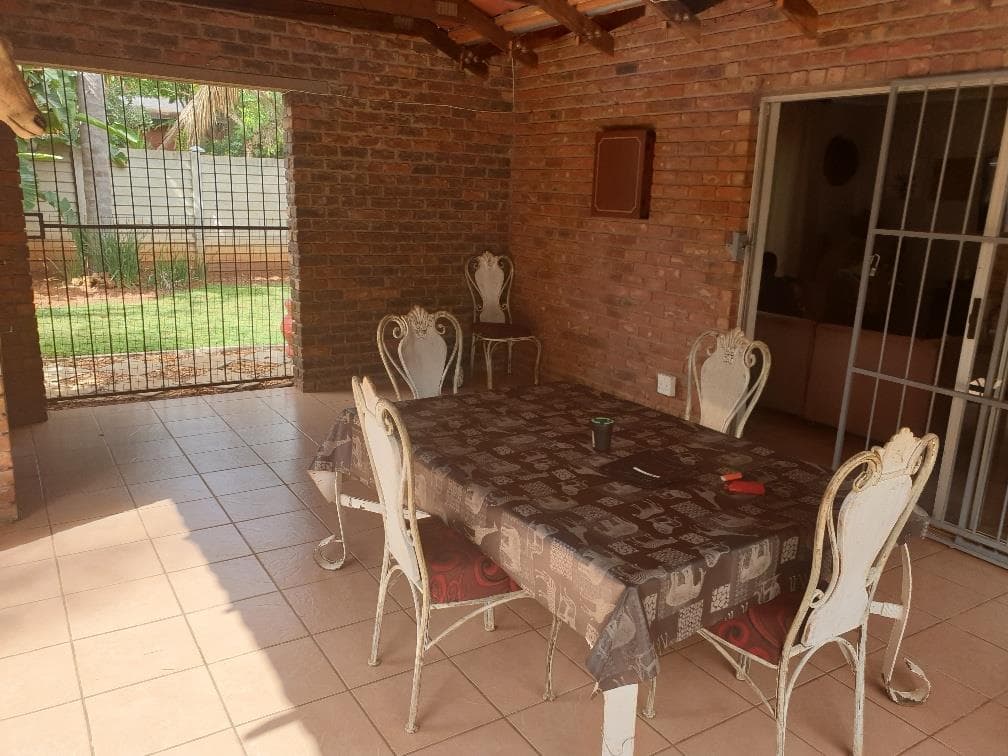 4 Bedroom House in Fauna Park