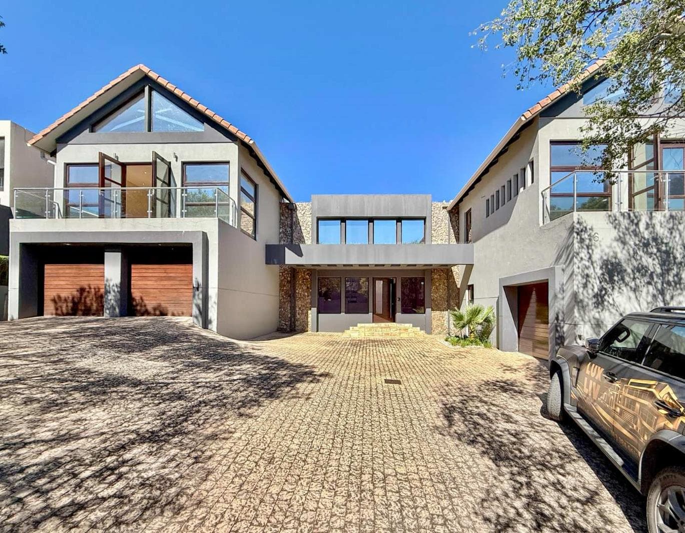 6 Bedroom House in Benmore Gardens