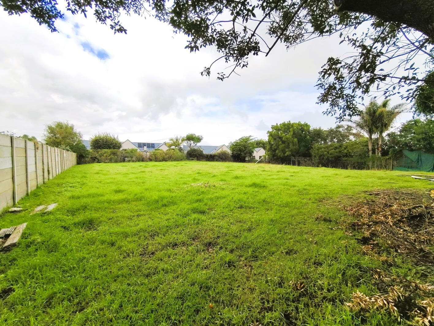 1 910 m² Land available in Hoekwil