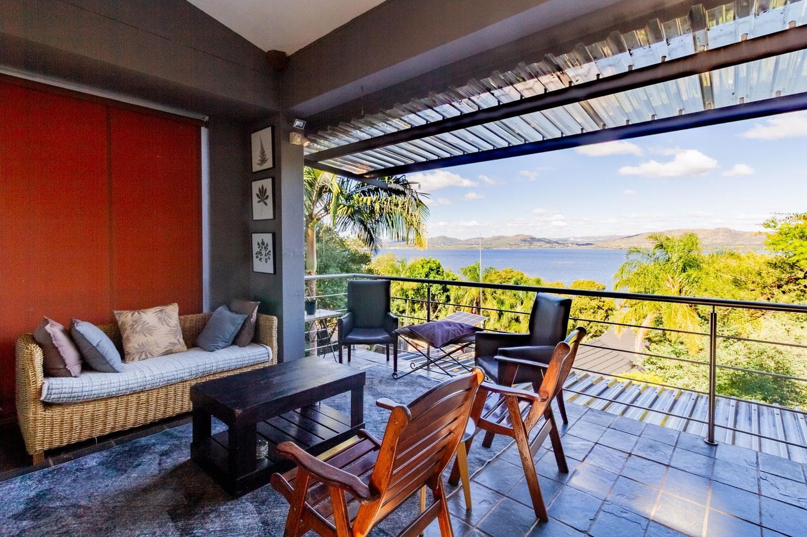 5 Bedroom House in Kosmos