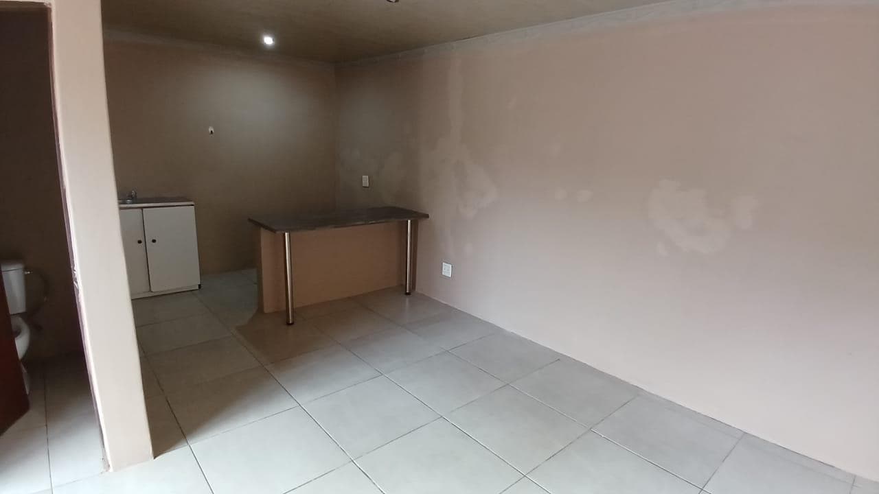1 Bedroom Apartment in Krugersdorp Outlying